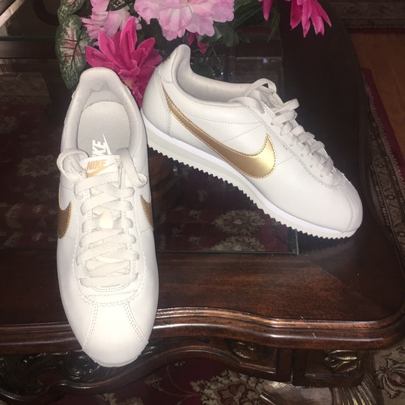Nike Shoes - Nike Women’s Sneakers